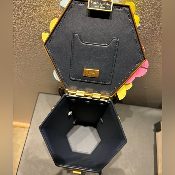 Kate Spade 3-D in bloom handbag - Picture 2 of 7